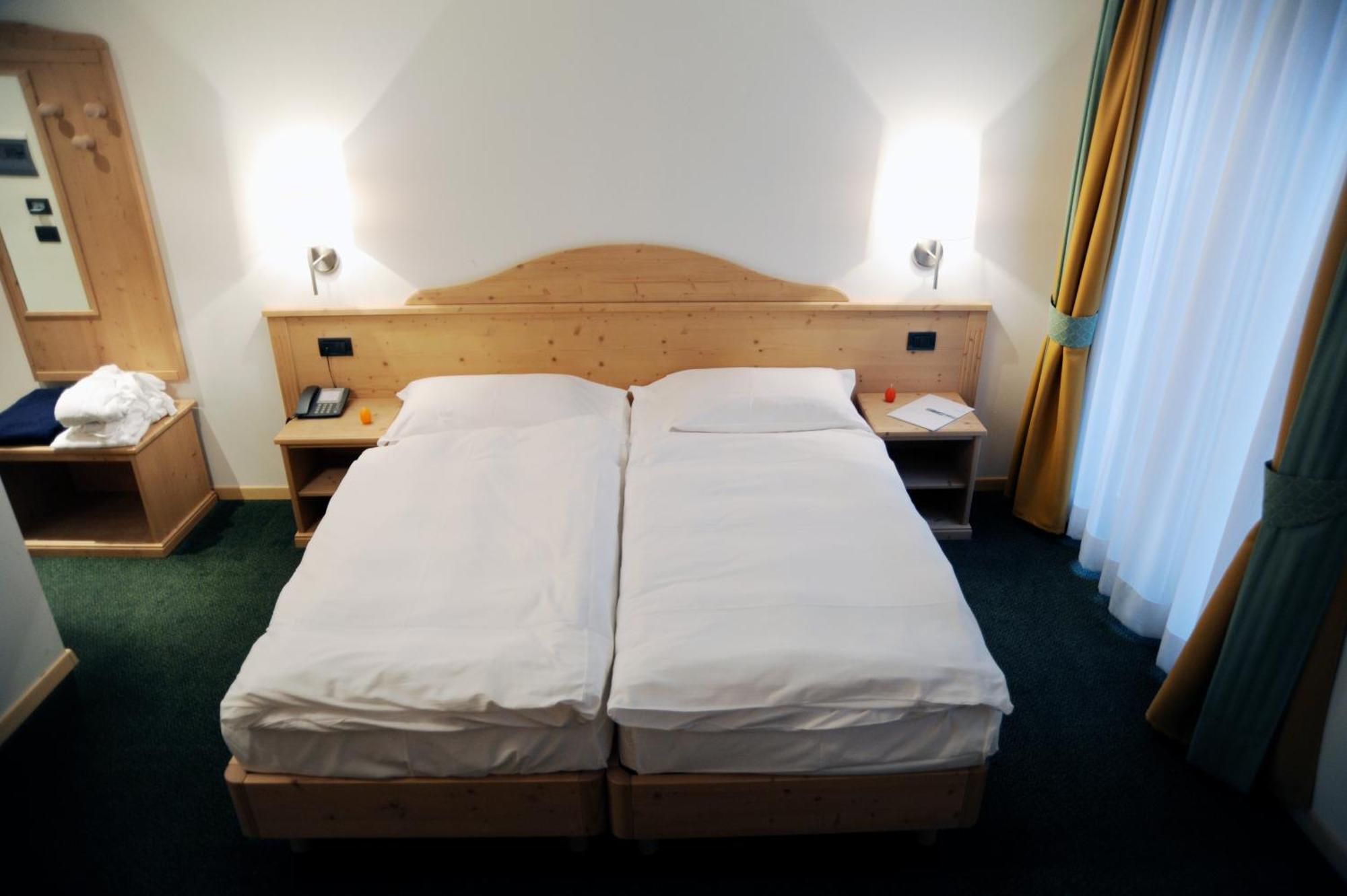 Alpine Mugon Hotel Vason Room photo