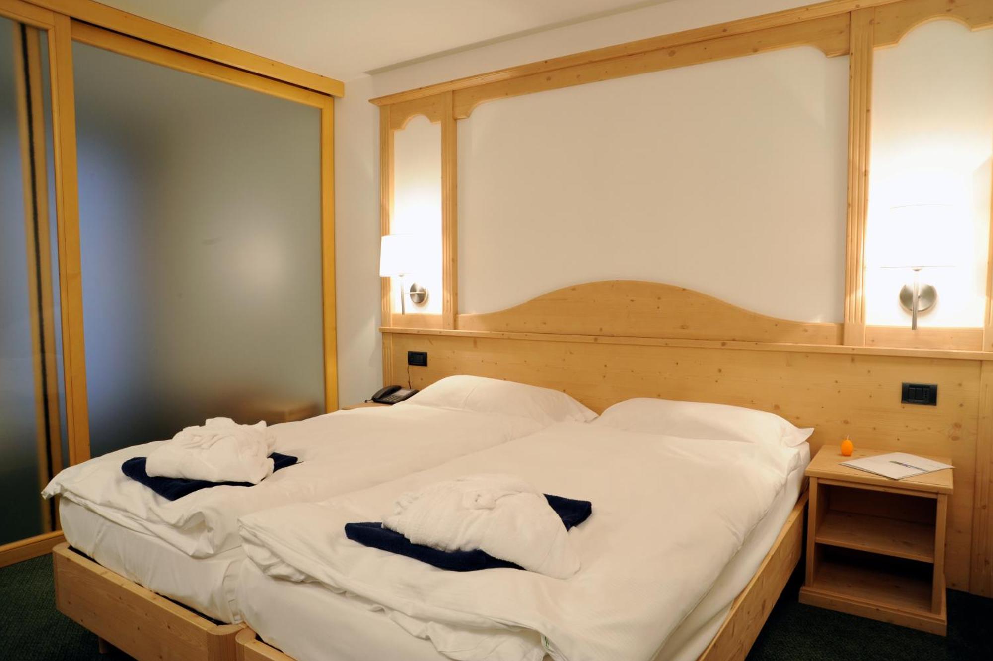 Alpine Mugon Hotel Vason Room photo