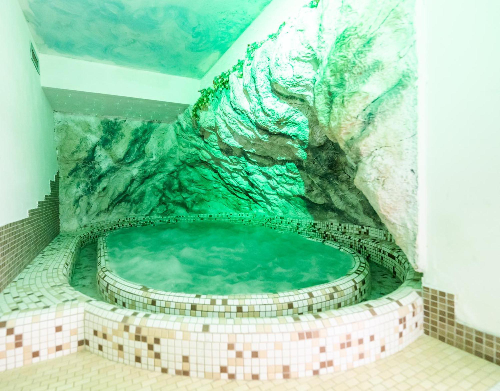 Alpine Mugon Hotel Vason Exterior photo