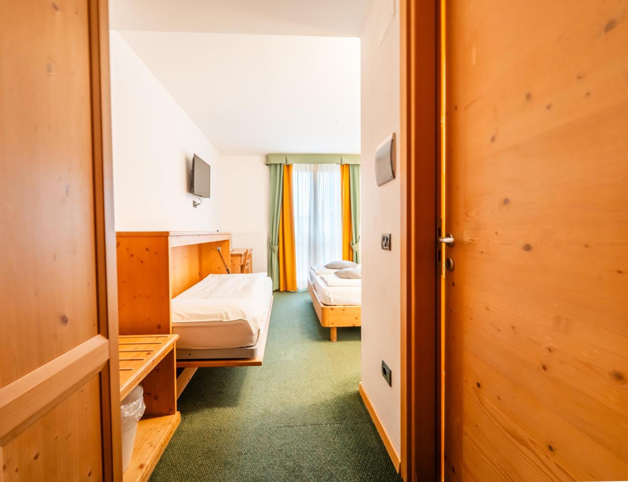 Alpine Mugon Hotel Vason Exterior photo
