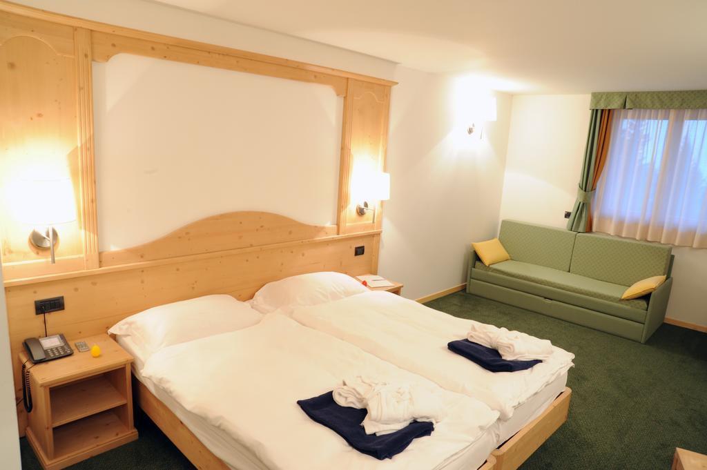 Alpine Mugon Hotel Vason Room photo